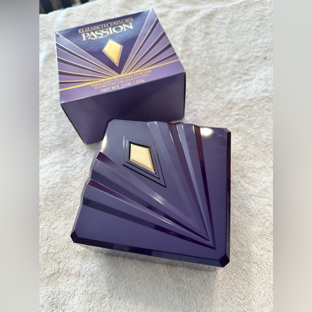 Elizabeth Taylor’s Passion Perfumed Dusting Powder